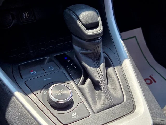 Used 2025 Ice Toyota XLE image 29