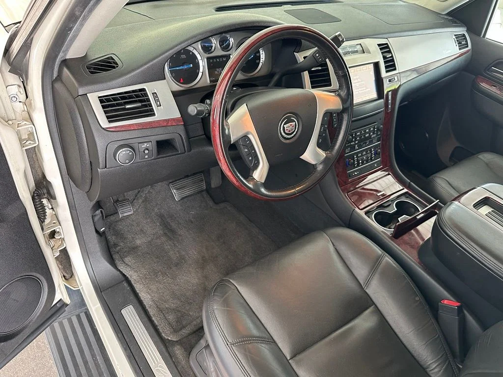 Used 2013 White Cadillac Premium image 9