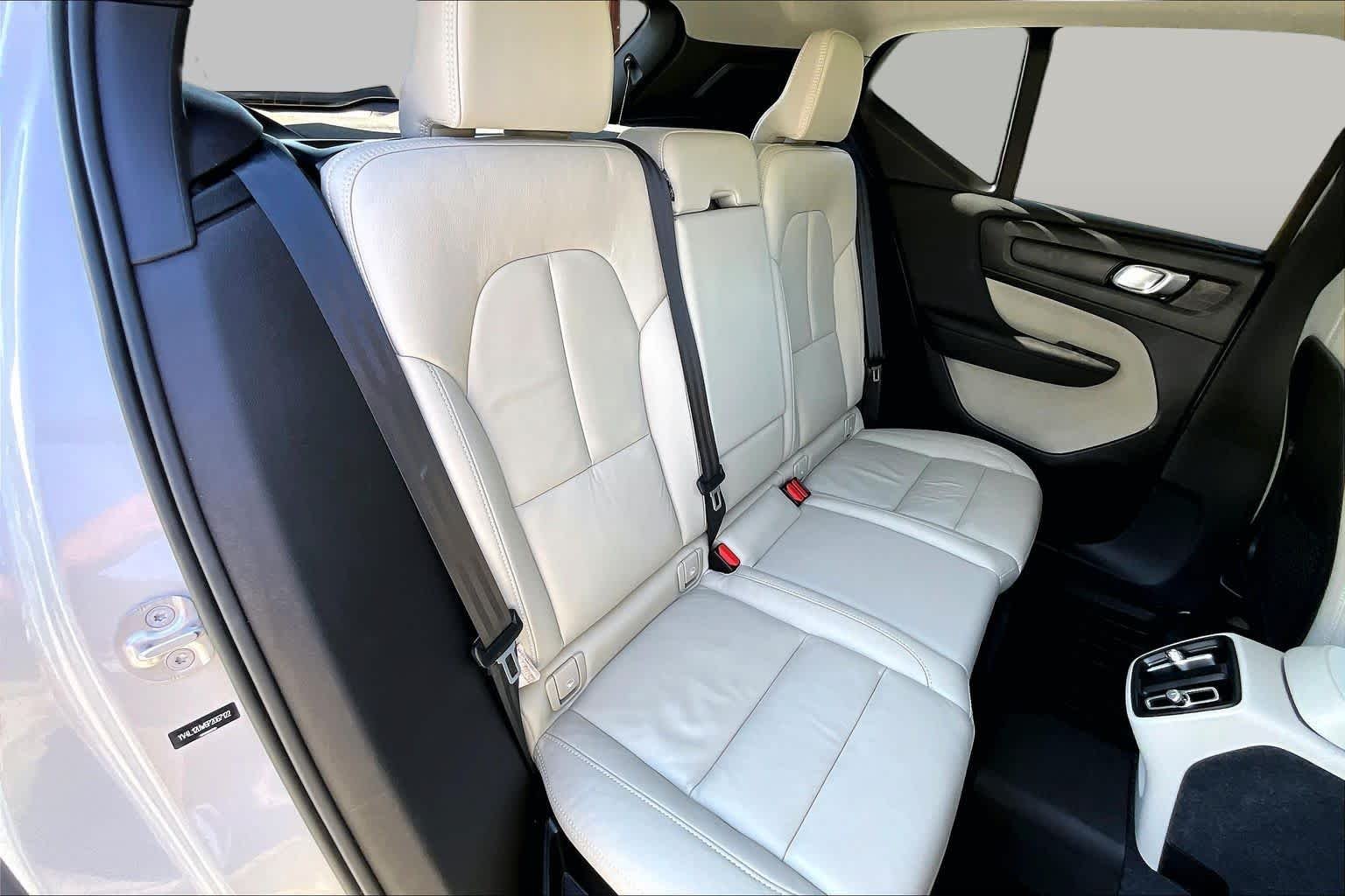 Used 2023 Silver Dawn Metallic Volvo Plus Dark Theme image 20