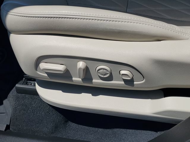 Used 2024 White Frost Tricoat Buick Avenir image 7