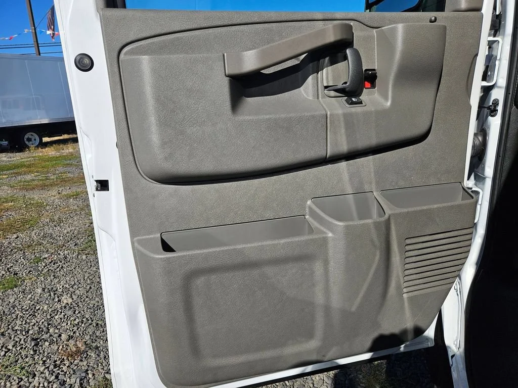 2025 Chevrolet Express Cargo Work Van - Photo 10