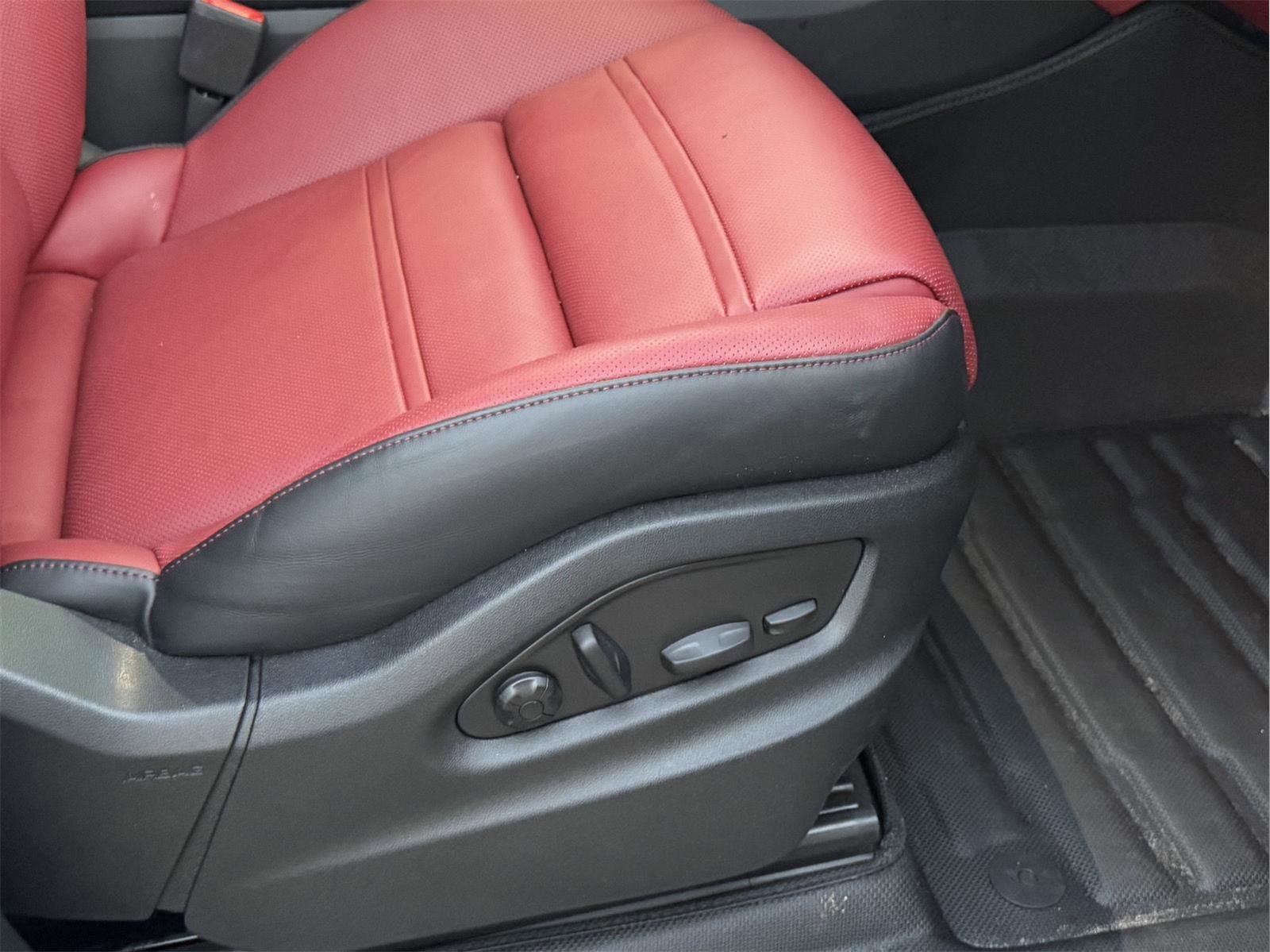 Used 2025 White Porsche  image 22