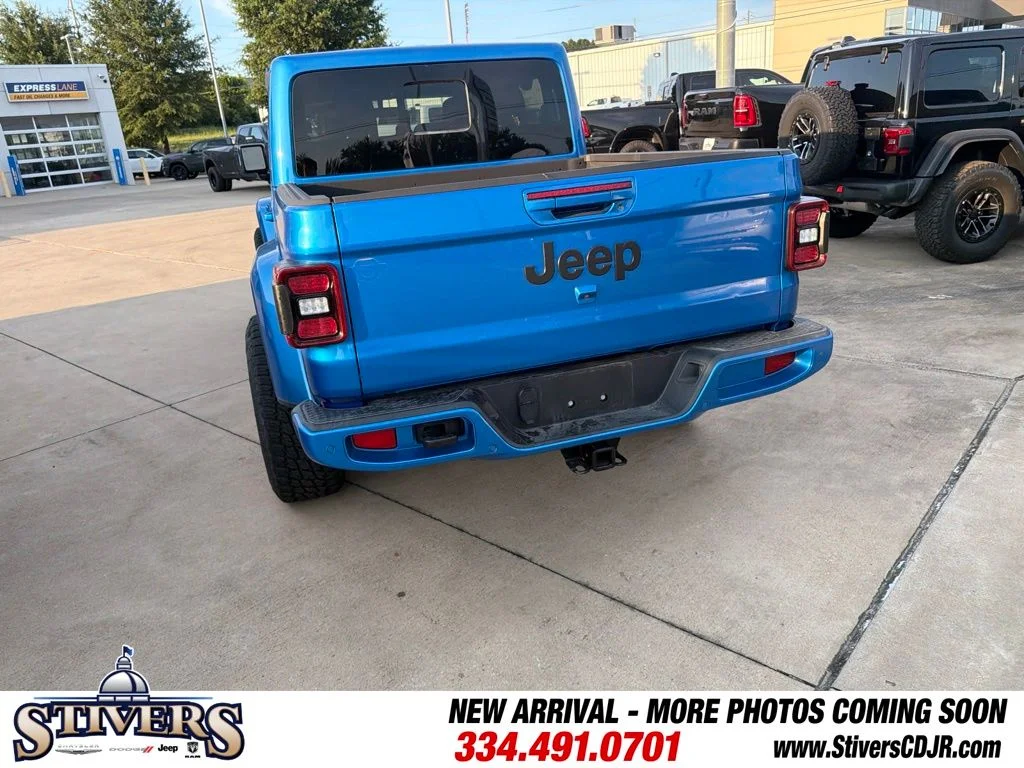 Used 2022 Blue Jeep Overland image 9