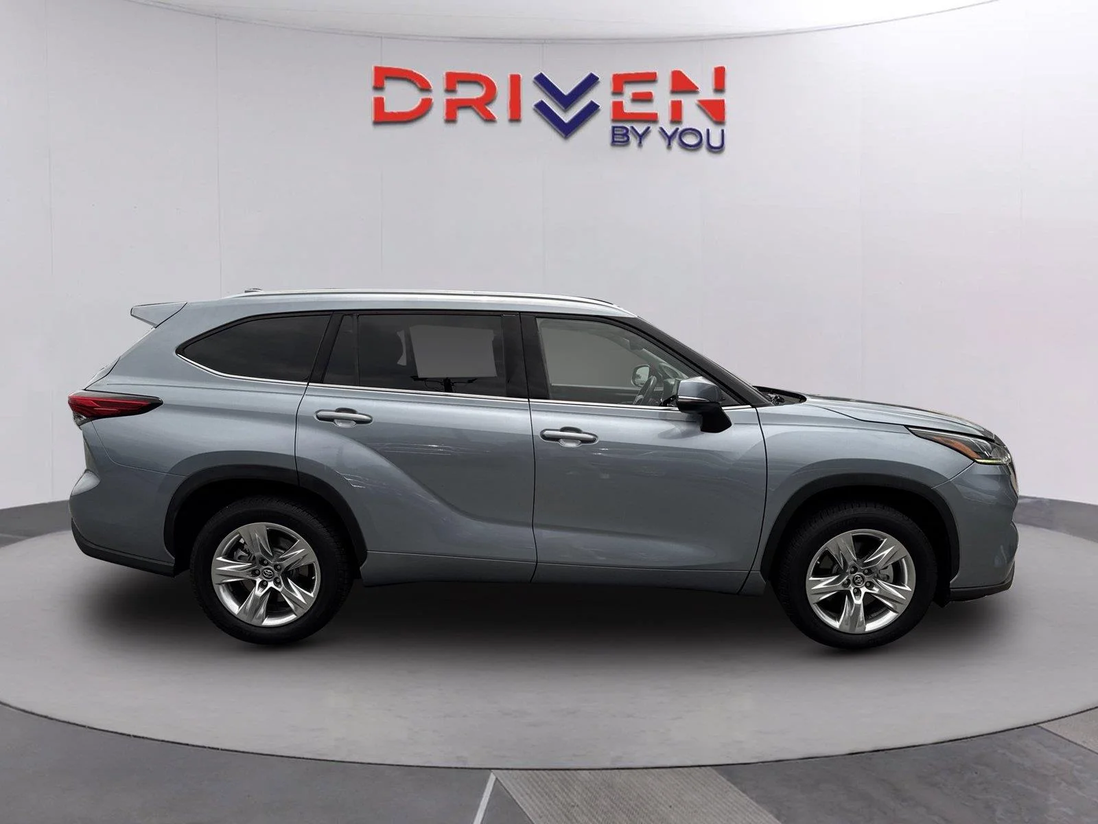 Used 2021 Moondust Toyota Limited image 3