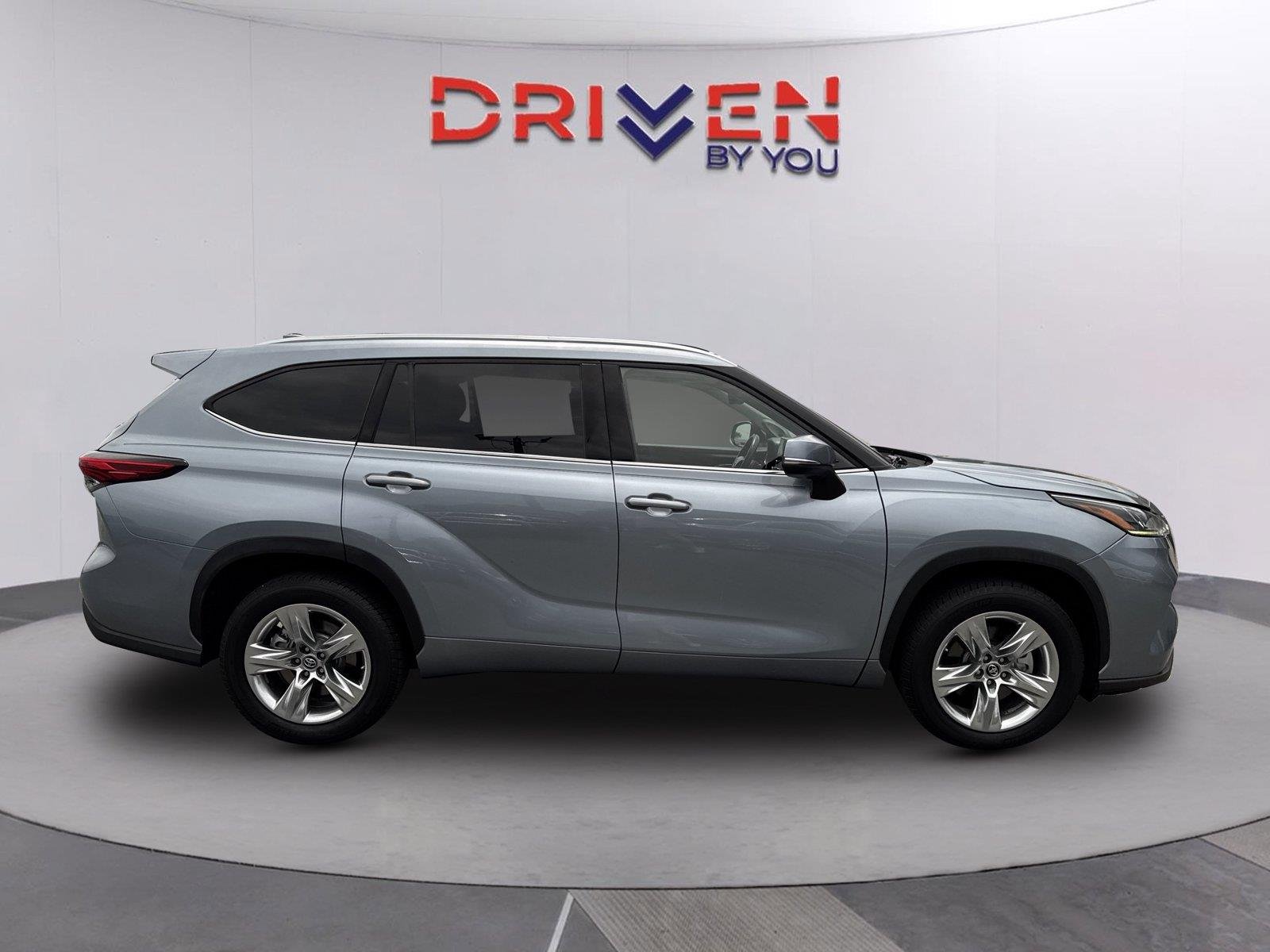 Used 2021 Moondust Toyota Limited image 3