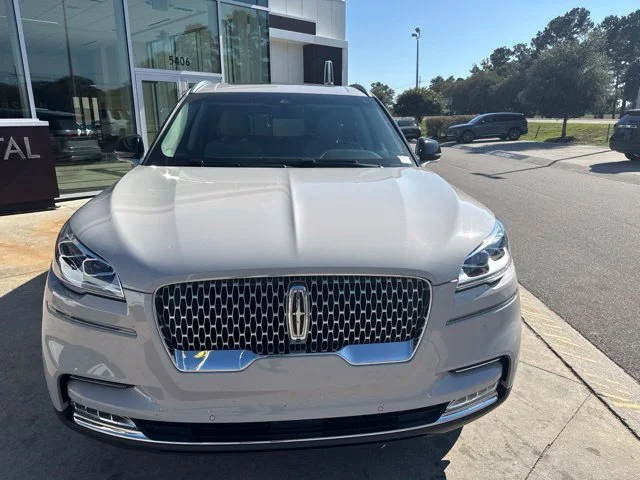 Used 2021 White Lincoln Reserve image 6