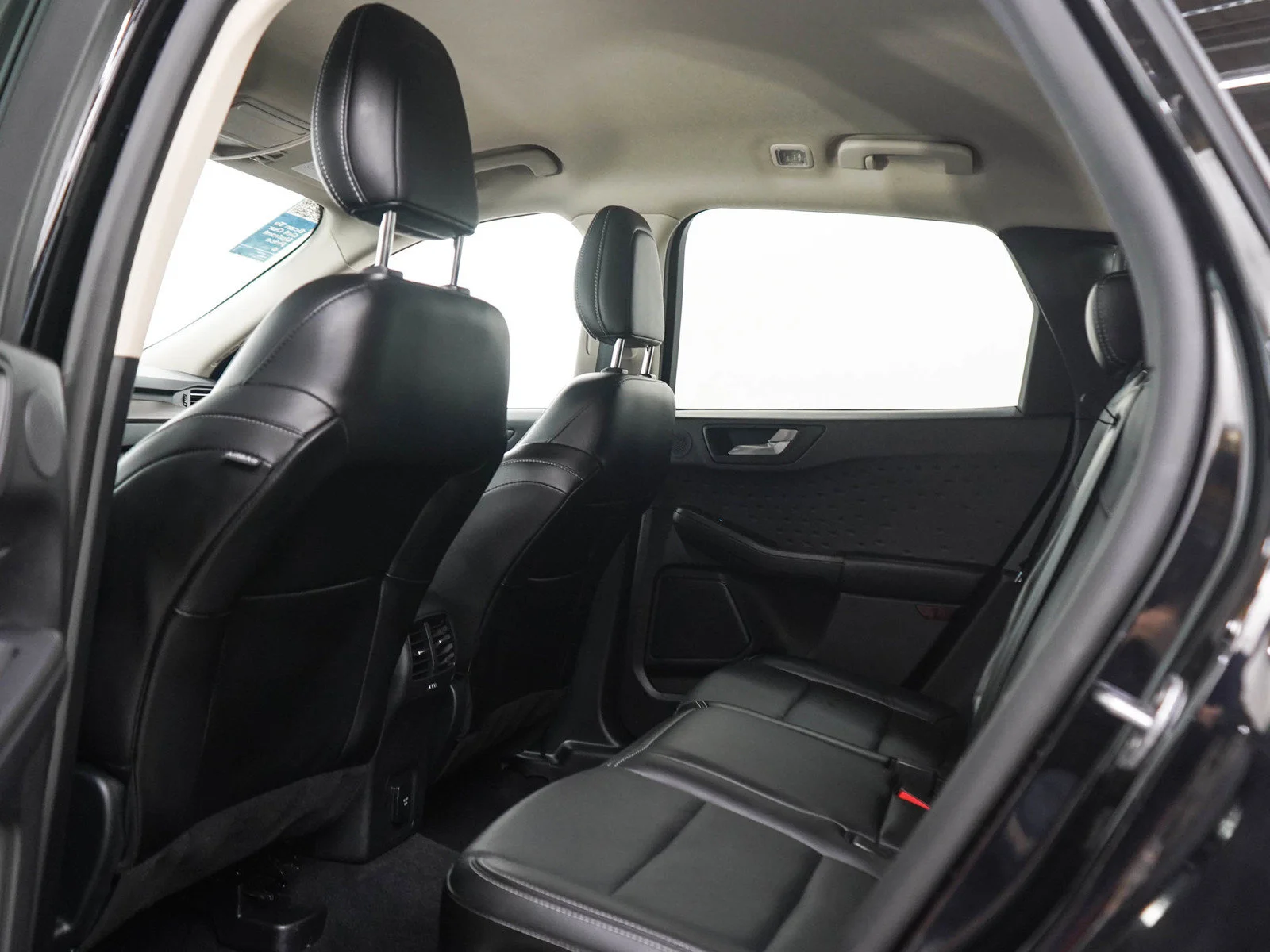 Used 2020 Black Metallic Ford Titanium image 17