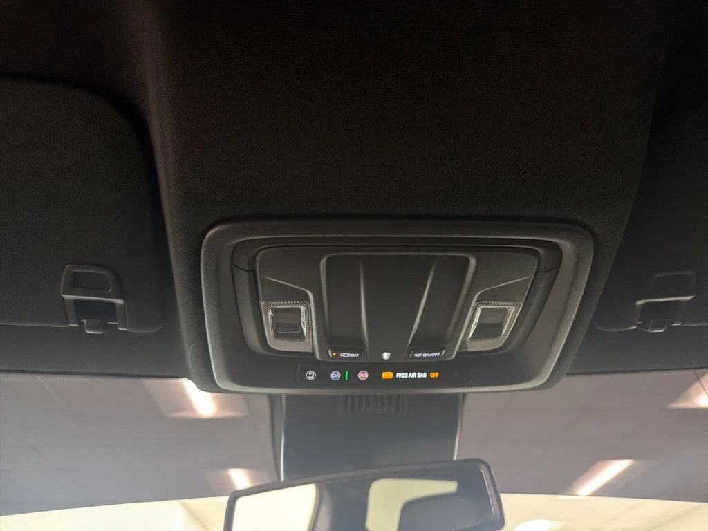 Used 2025 Summit White GMC AT4 image 17