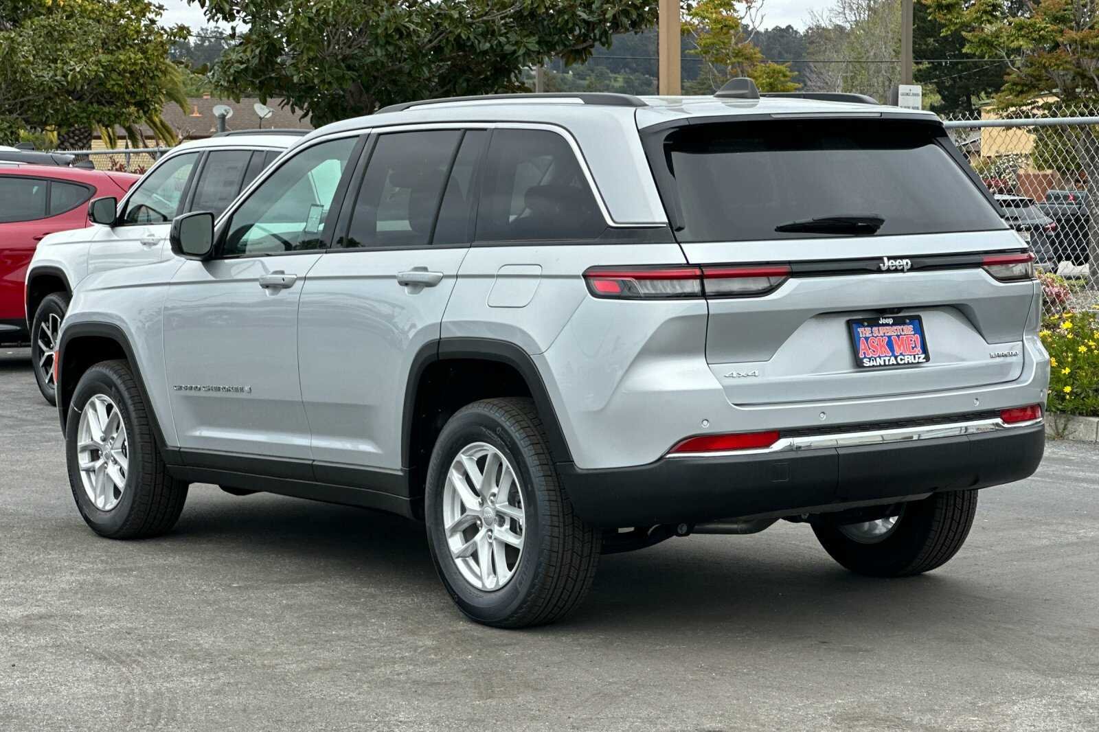 New 2023 Silver Zynith Jeep Laredo X image 6