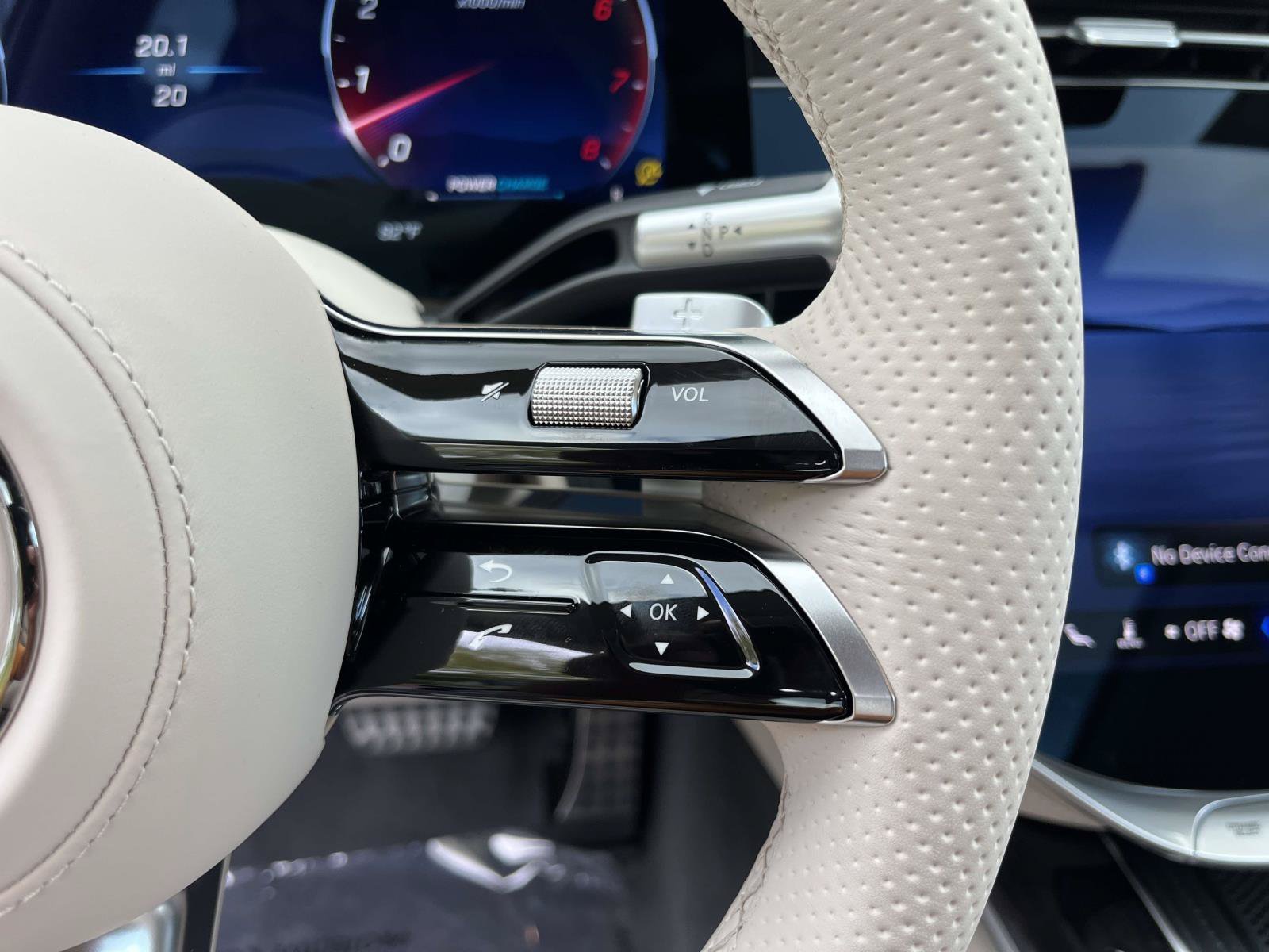New 2027 MANUFAKTUR Moonlight White Metallic Mercedes-Benz S 500 4MATIC® Sedan image 22