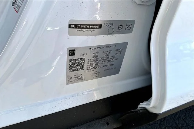 New 2026 Summit White GMC Elevation image 8