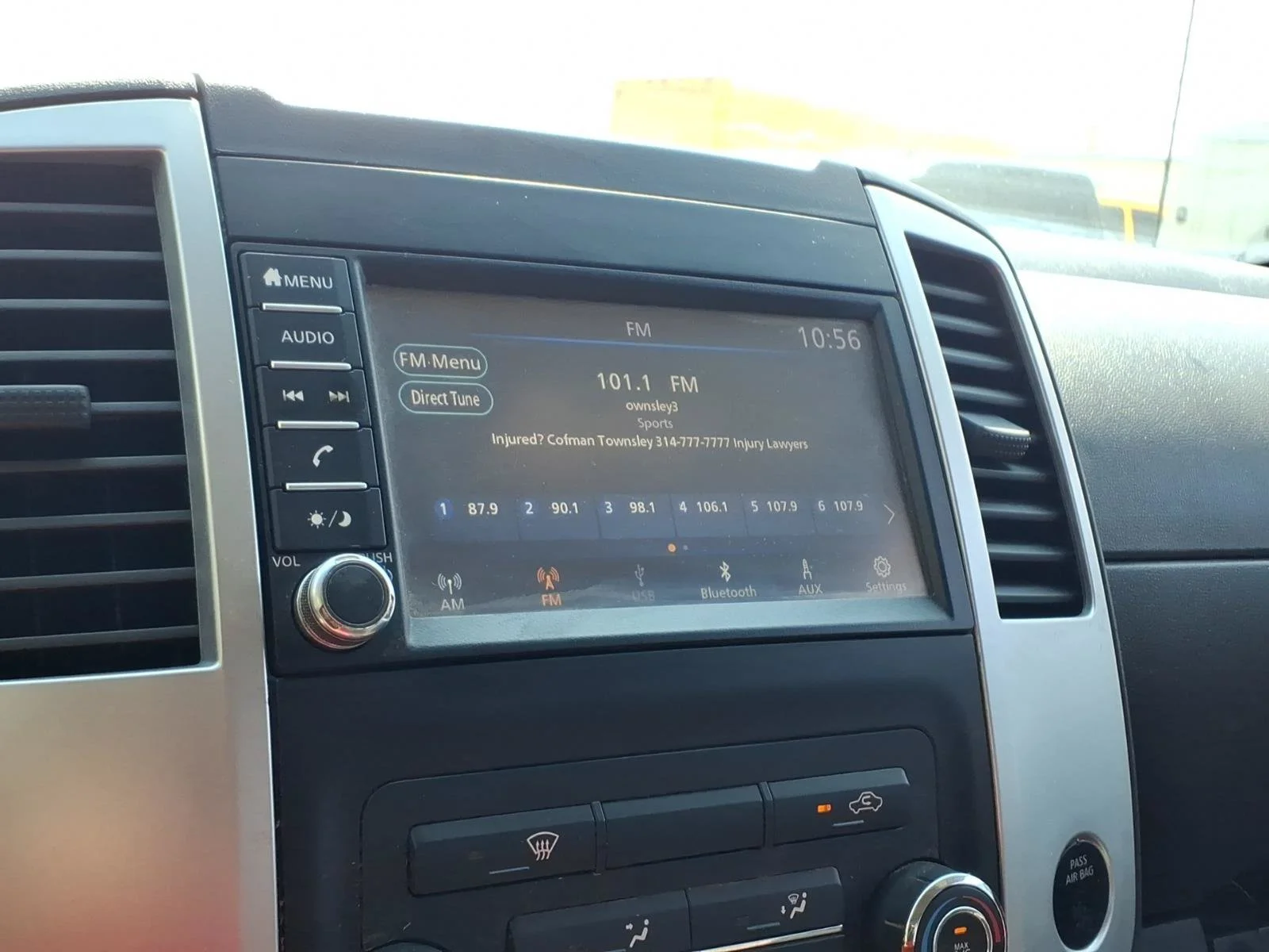 Used 2019 Glacier White Nissan SV image 10