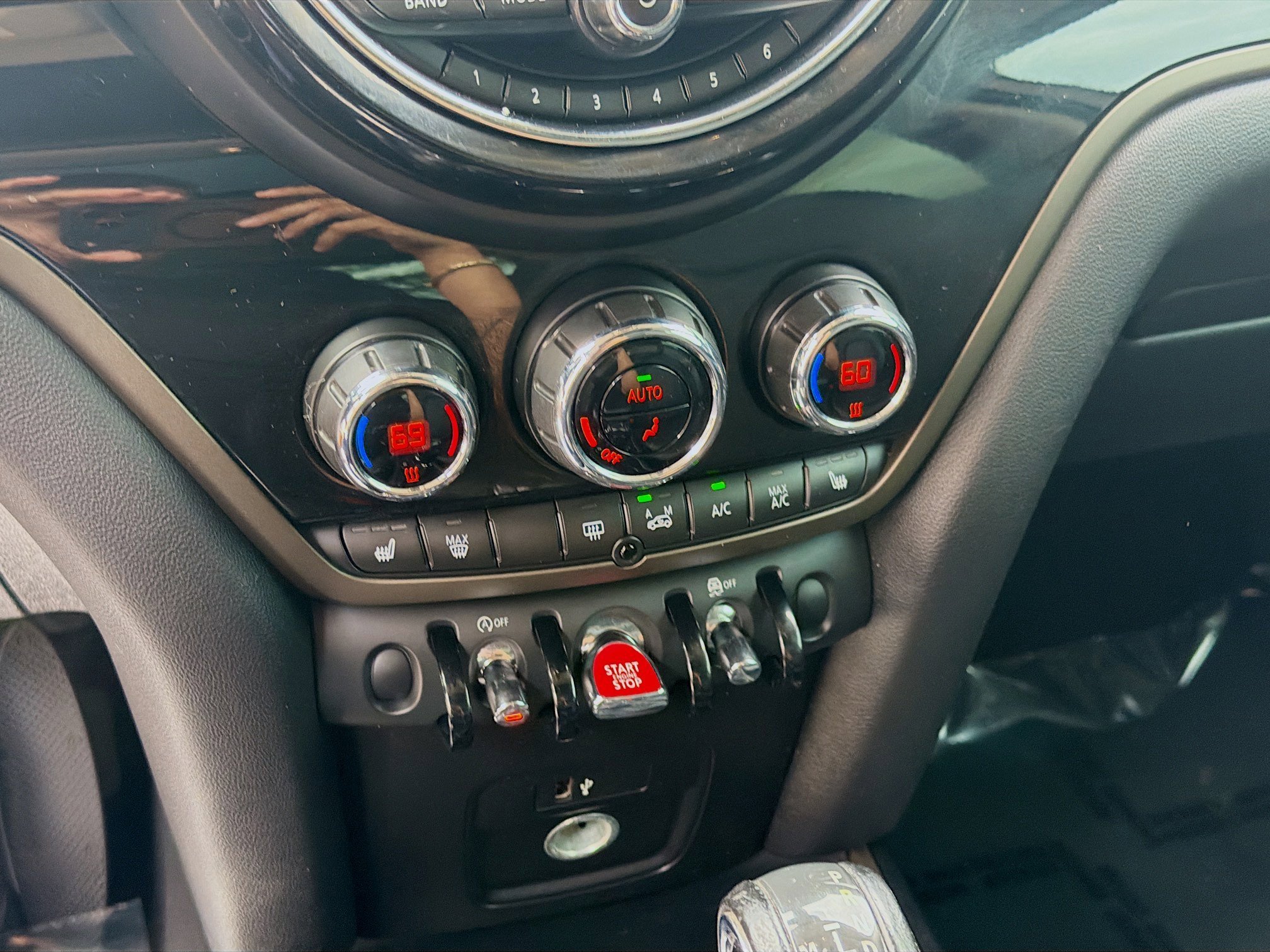 Used 2019 Light White MINI Cooper image 12