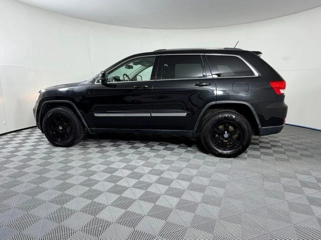 Used 2013 Black Jeep Laredo image 4