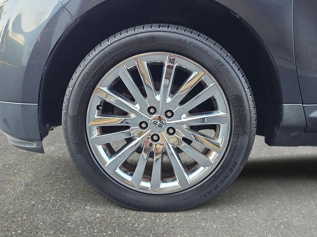 Used 2014 Smoked Quartz Metallic Tinted Clearcoat Lincoln Base image 33