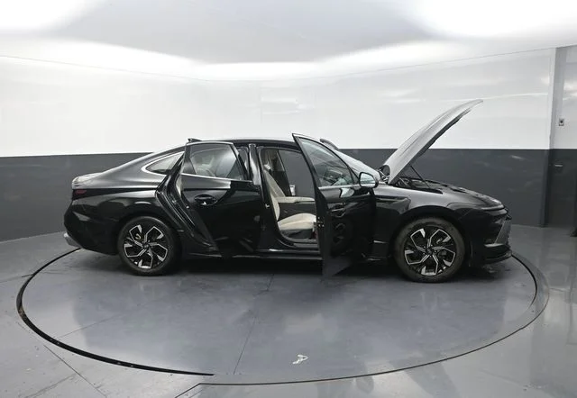 Used 2024 Black Hyundai SEL image 46