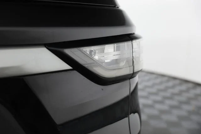Used 2019 Black Chevrolet Premier image 14