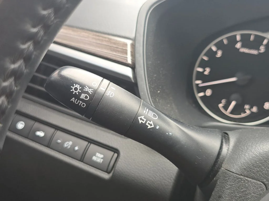 Used 2019 Red Nissan 2.5 SL image 26
