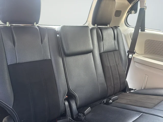 Used 2019 White Dodge SXT image 27