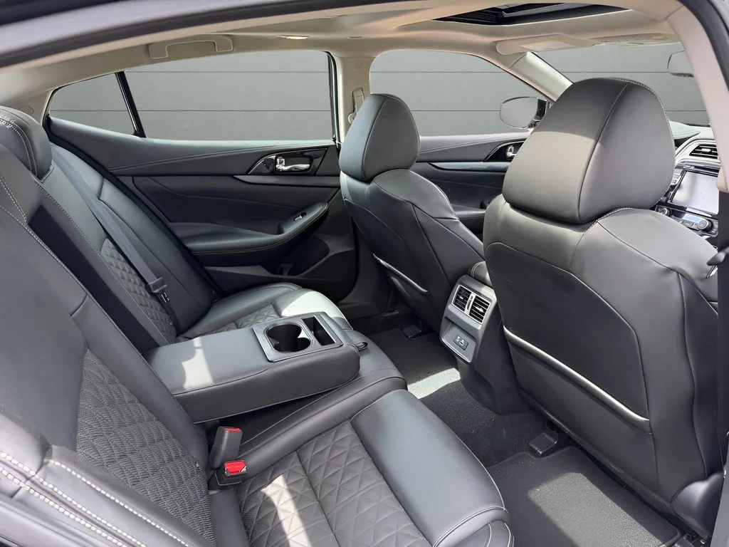 Used 2021 Black Nissan Platinum image 26