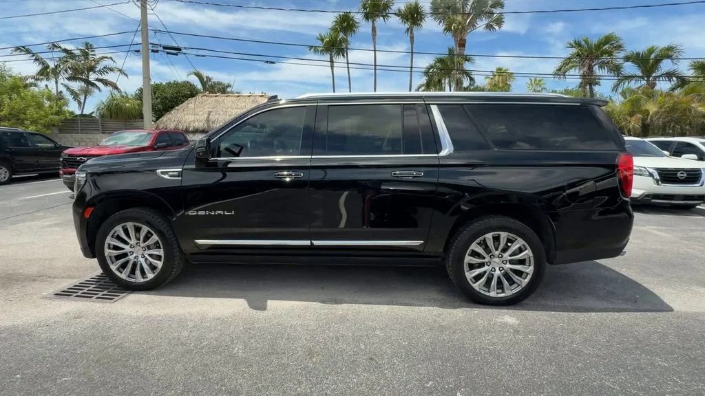 Used 2022 Onyx Black GMC Denali image 5