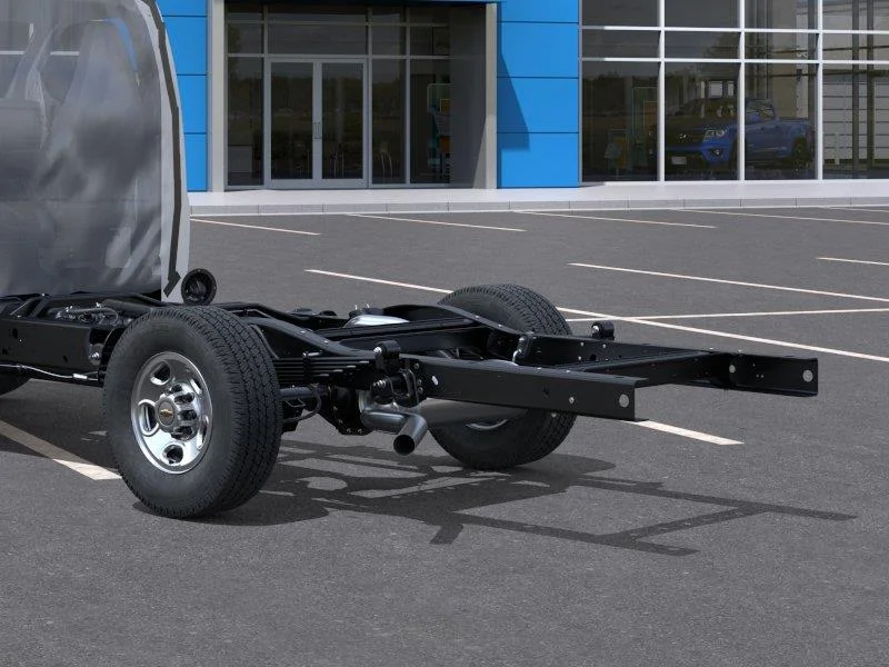 New 2026 Summit White Chevrolet 1WT image 11