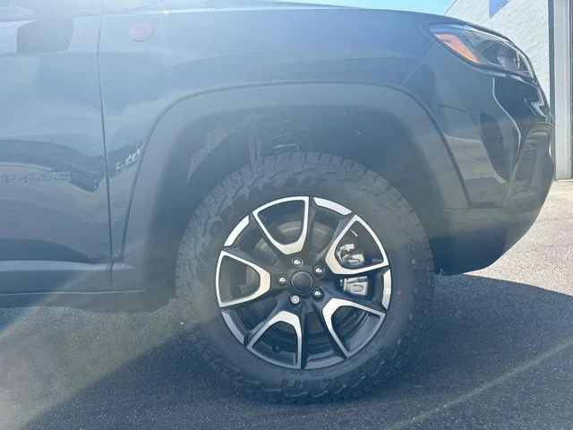 New 2026 Fathom Blue Pearl-Coat Exterior Paint Jeep Trailhawk image 12
