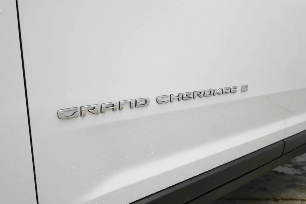 Used 2022 White Jeep Limited image 14