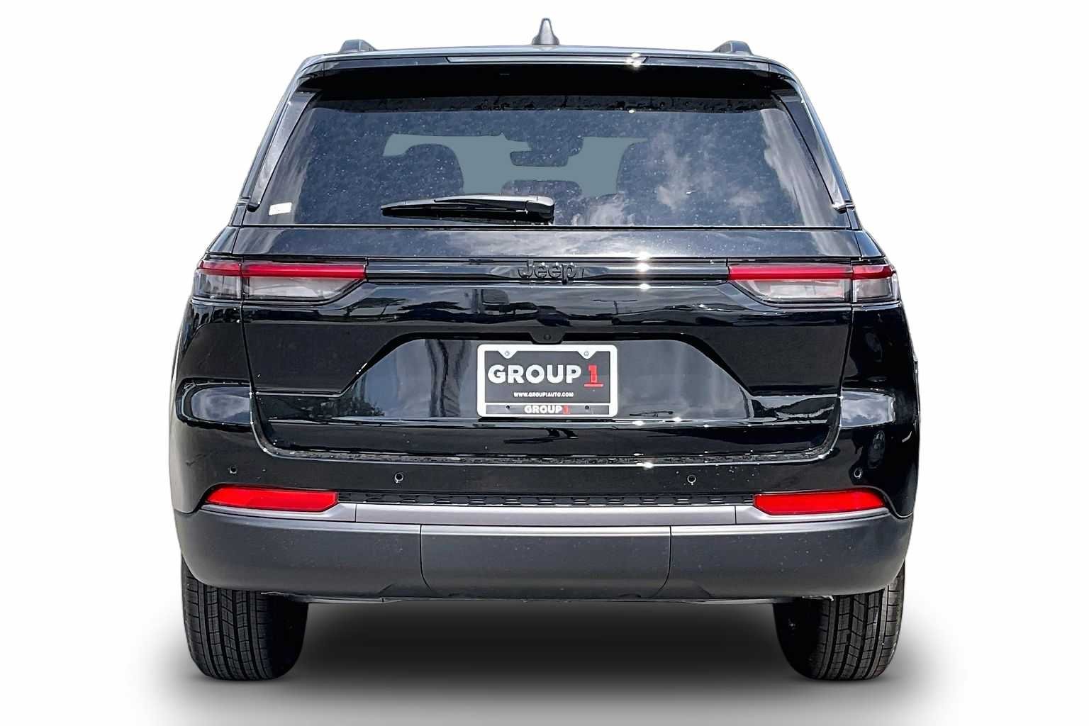 New 2026 Diamond Black Crystal Pearl-Coat Exterior Paint Jeep Laredo Altitude image 4