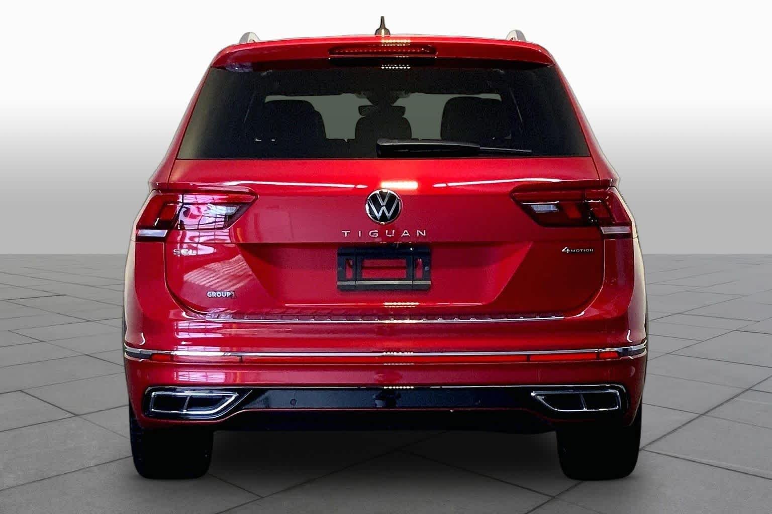 Used 2024 Kings Red Metallic Volkswagen SEL R-Line image 5