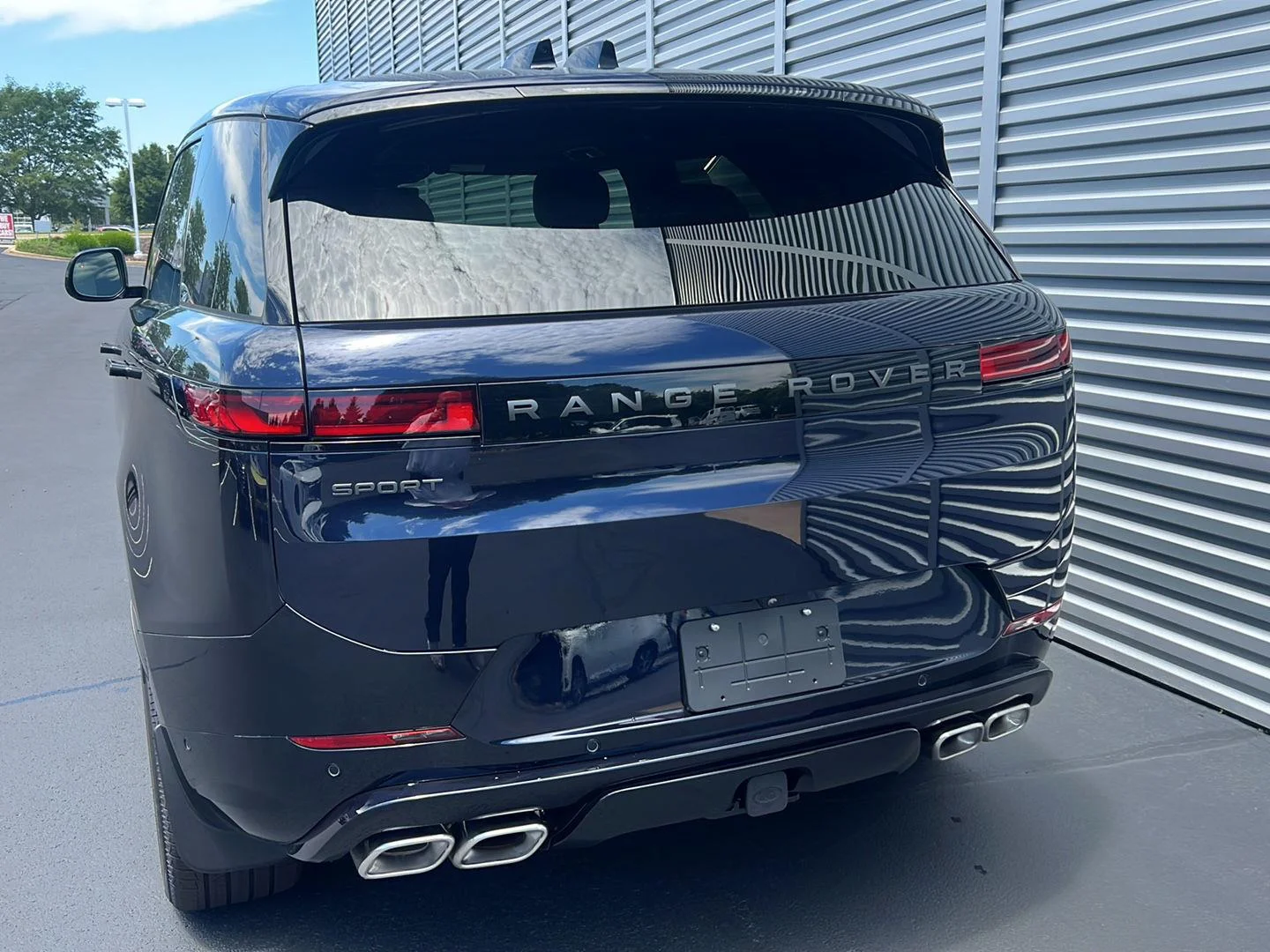 New 2026 Constellation Blue SV Bespoke Ultra Metallic Gloss Land Rover Dynamic SE image 4