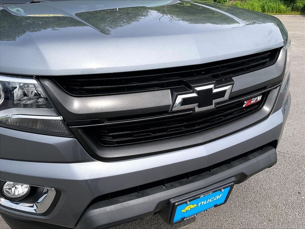 Used 2018 Gray Chevrolet Z71 image 29