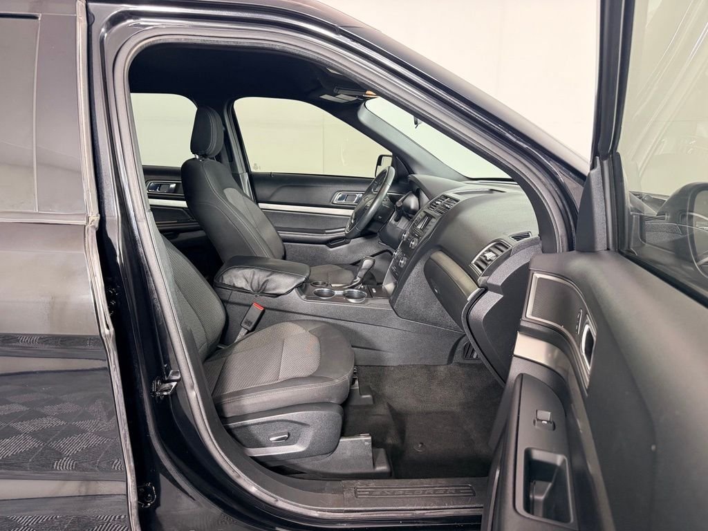 Used 2018 Black Ford XLT image 35
