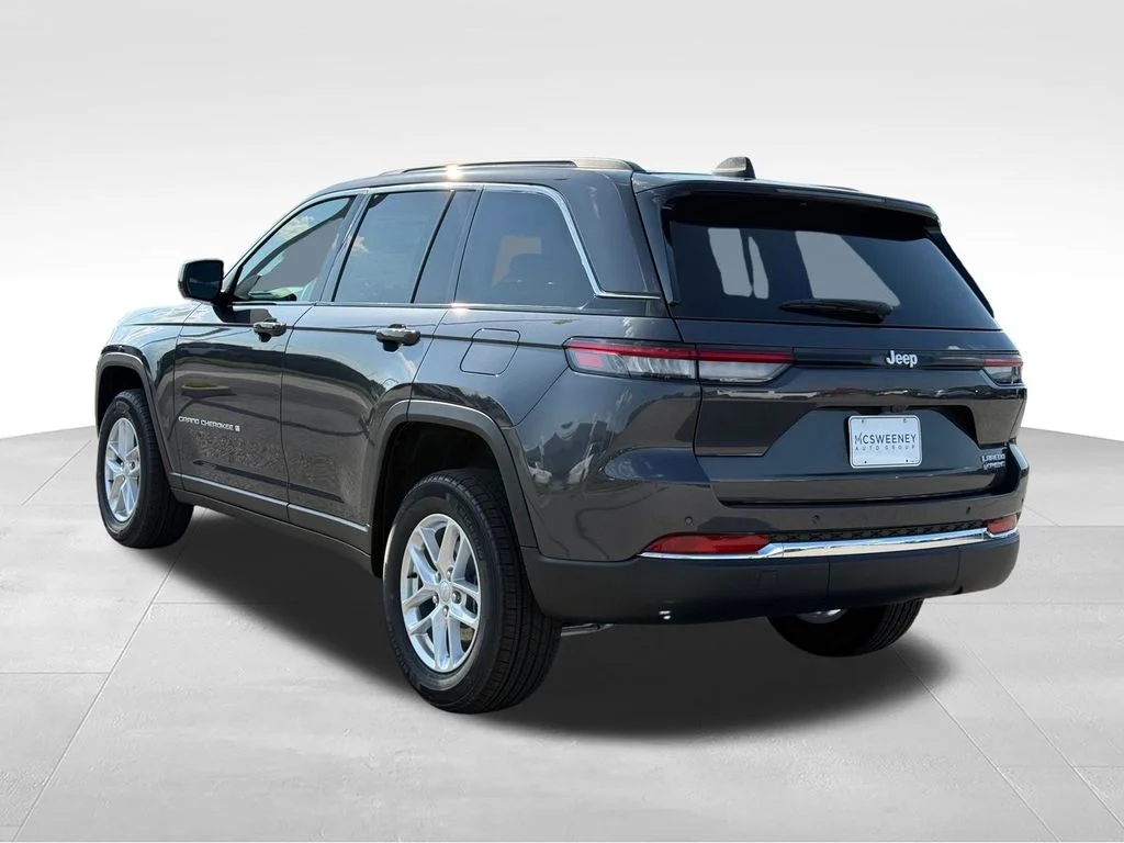 New 2026 Baltic Gray Metallic Clear-Coat Exterior Paint Jeep Laredo image 3