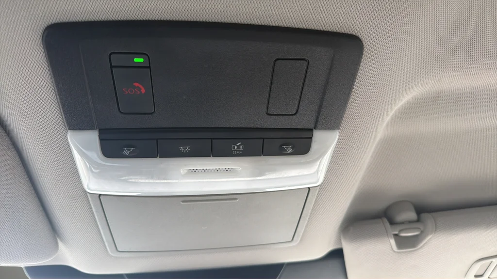 Used 2023 White Nissan SL image 25