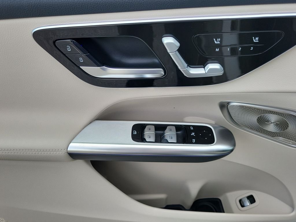 New 2027 Polar White Mercedes-Benz GLC 300 image 16