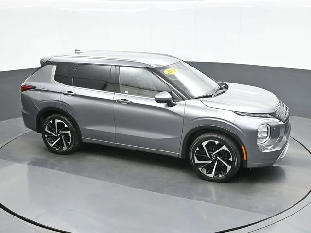 Used 2022  Mitsubishi SEL image 15