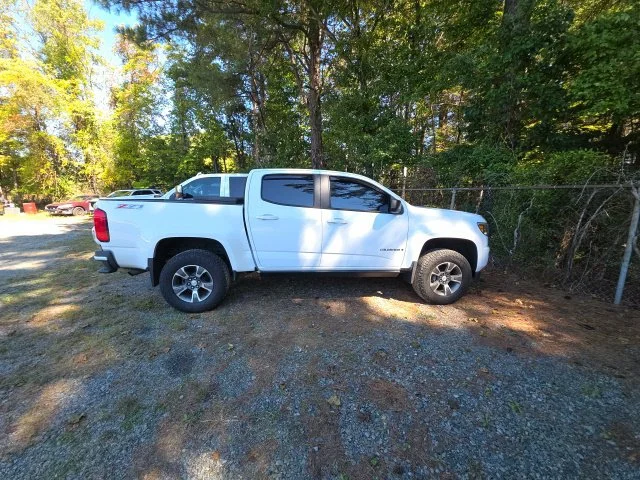 Used 2017 White Chevrolet Z71 image 9