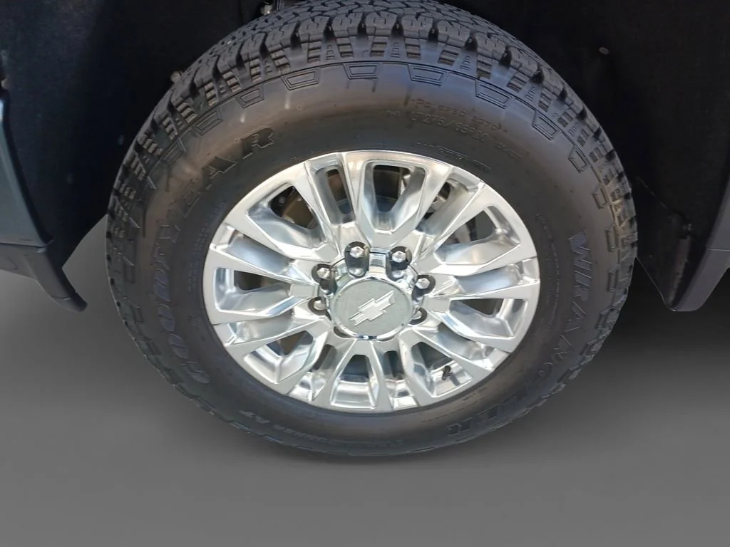 Used 2020 Shadow Gray Metallic Chevrolet High Country image 40