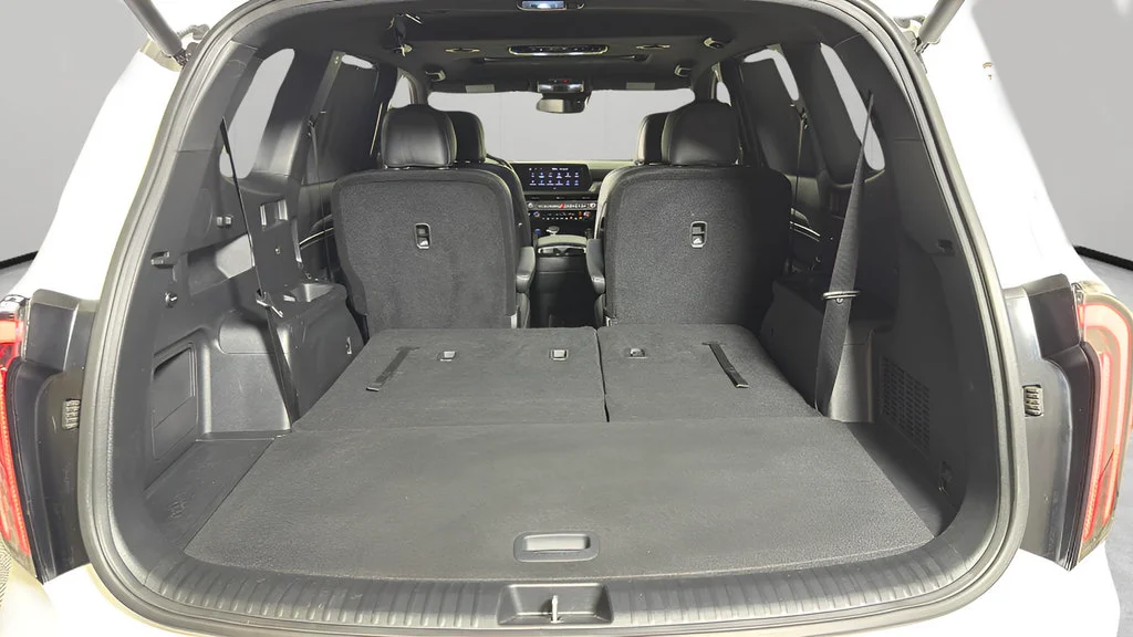 Used 2024 White Kia EX X-Line image 31