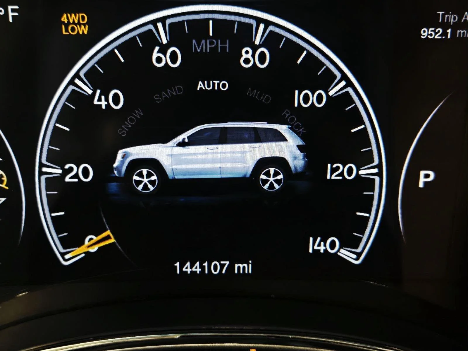 Used 2015 Bright White Clearcoat Jeep Limited image 28