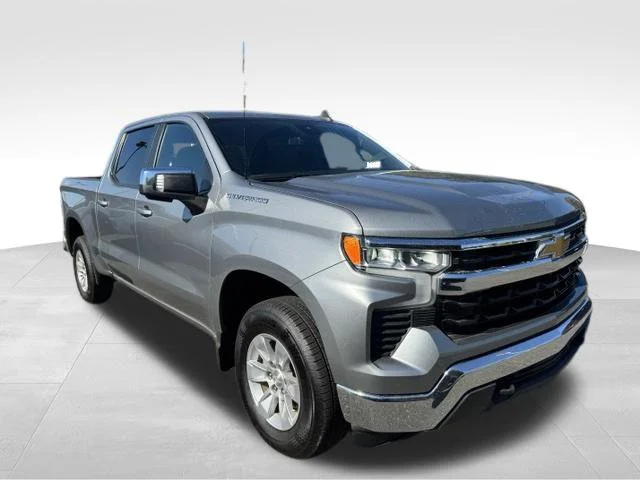 Used 2023 Gray Chevrolet LT image 3