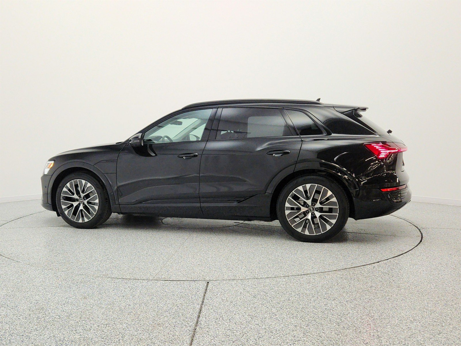 Used 2024 Mythos Black Metallic Audi Premium Plus quattro image 8