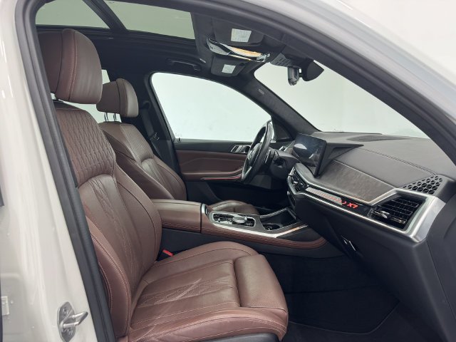 Used 2023 Mineral White Metallic BMW xDrive40i image 18