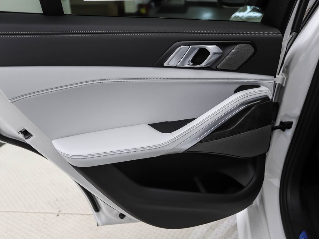 Used 2026 White Metallic BMW xDrive40i image 20
