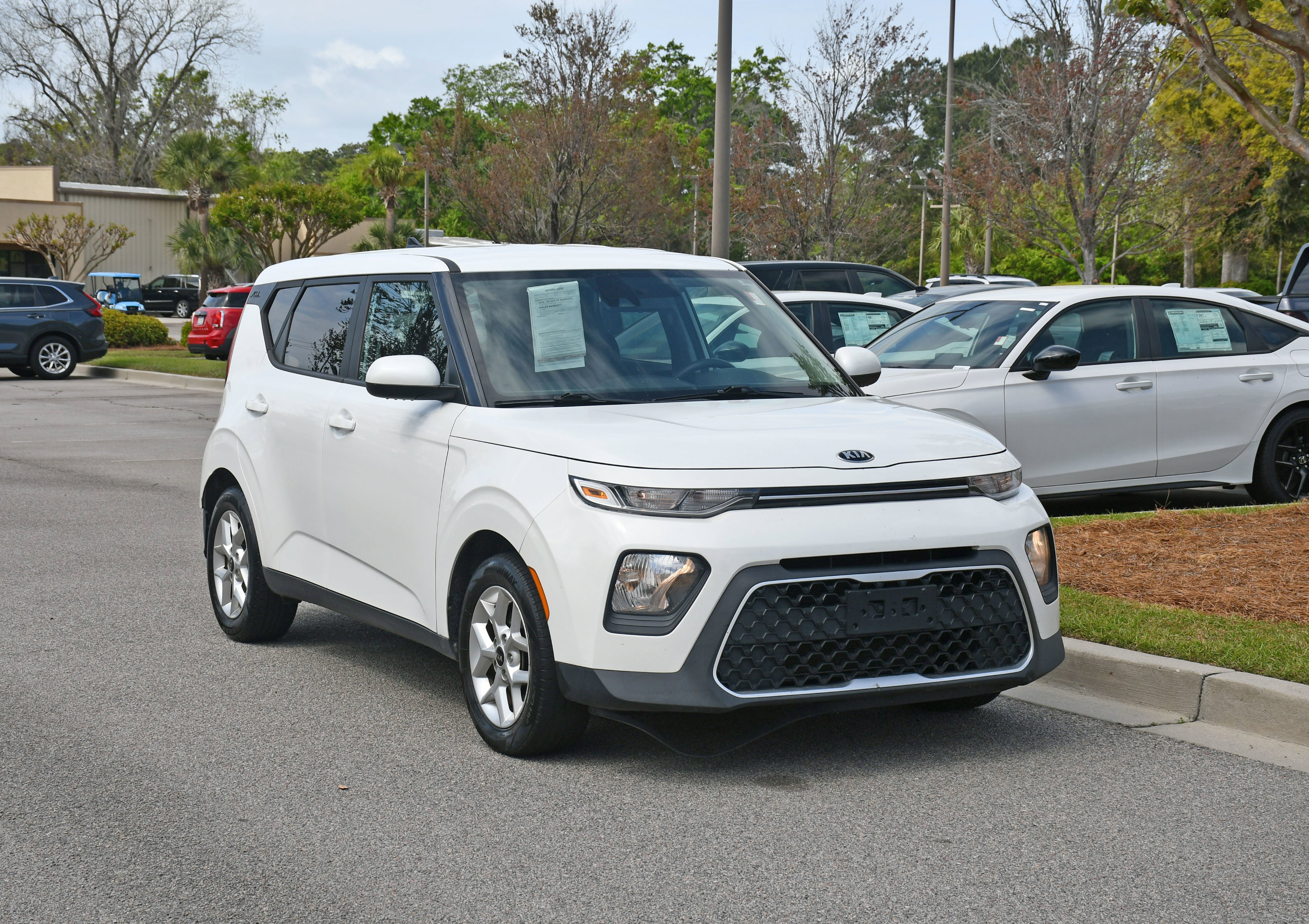 Used 2021 White Kia S image 5