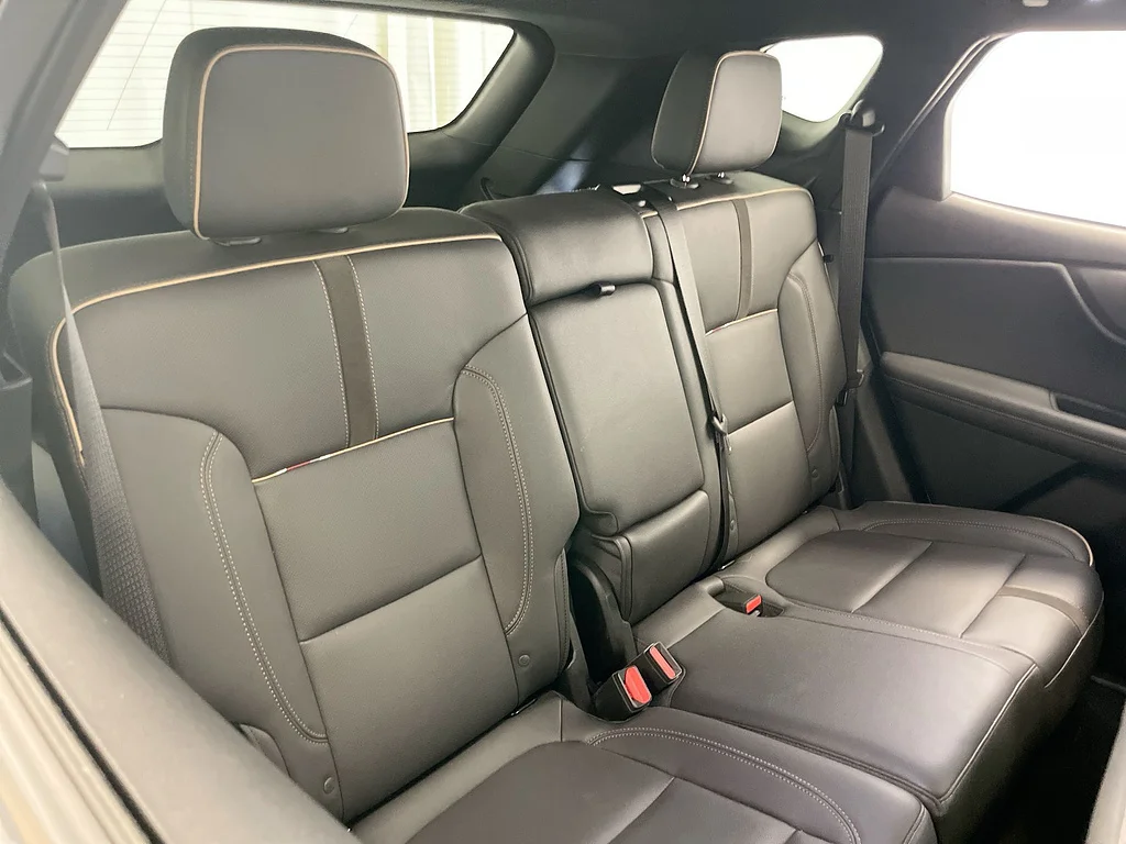 Used 2023 Black Chevrolet Premier image 27