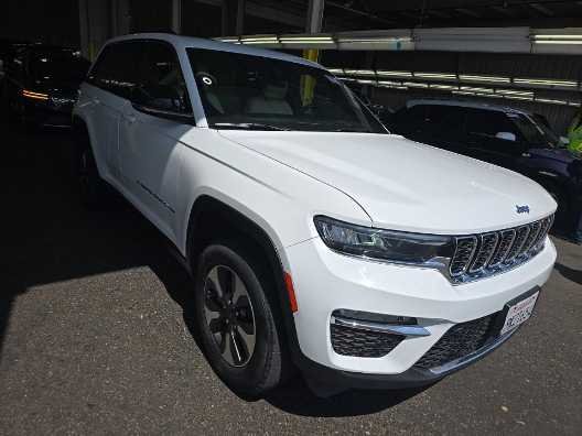 Used 2023 Bright White Clearcoat Jeep  image 3