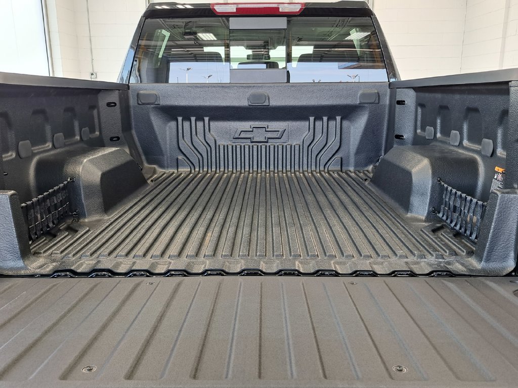 2026 Chevrolet Silverado 1500 RST Crew Cab Pickup Slide 13