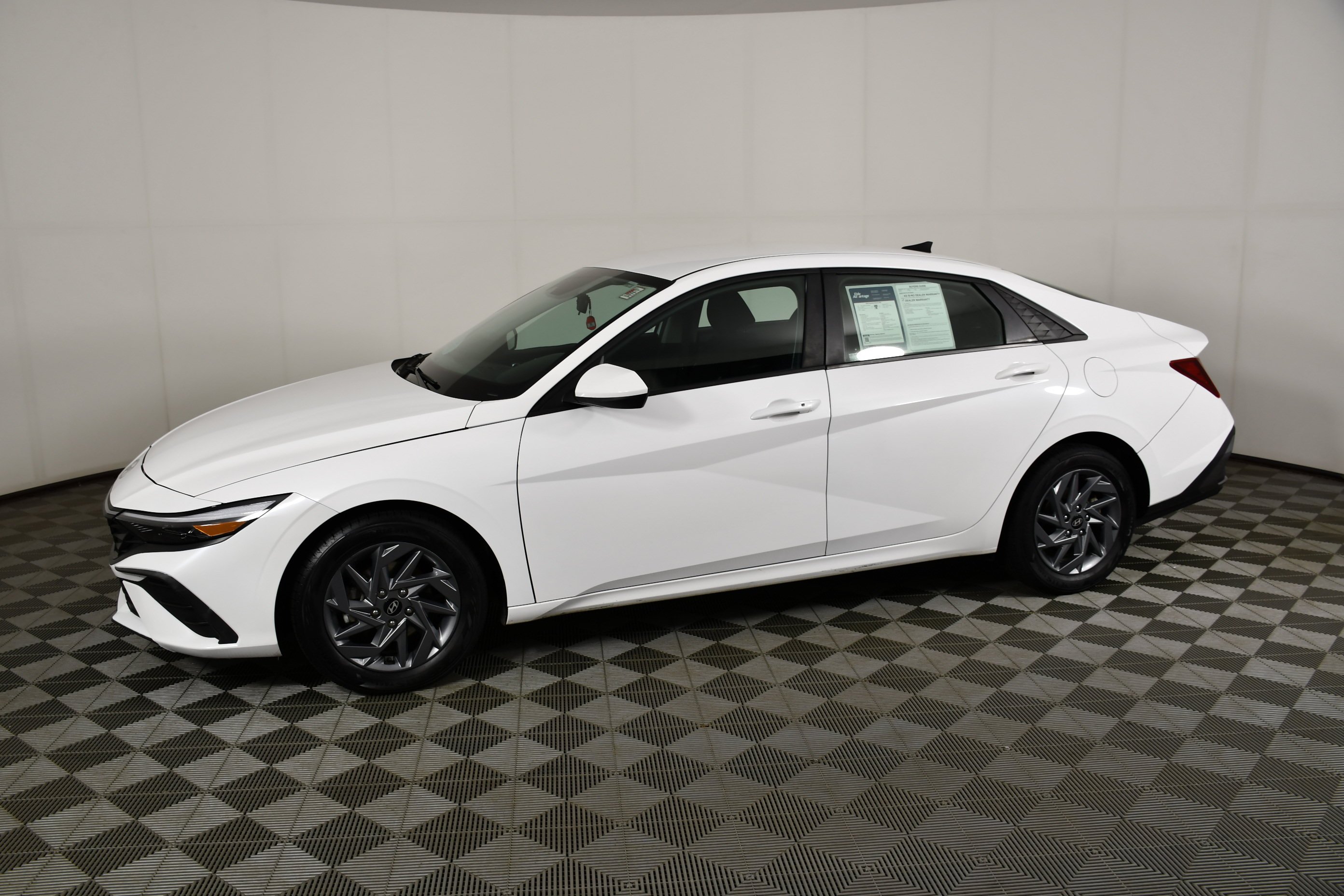 Used 2024 Serenity White Hyundai SEL image 9